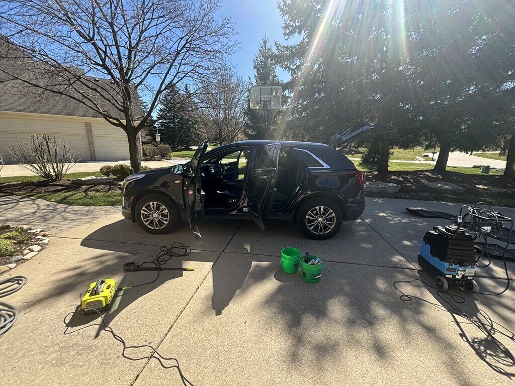 Professional mobile car detailing service in Livonia, Plymouth, Canton, Novi, Northville Michigan